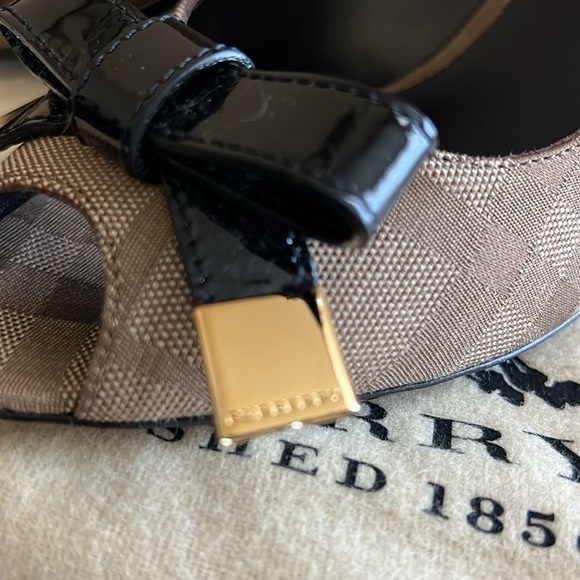 Burberry London Jacquard Sturridge 85 Peep Toe Pump - Picture 4 of 10